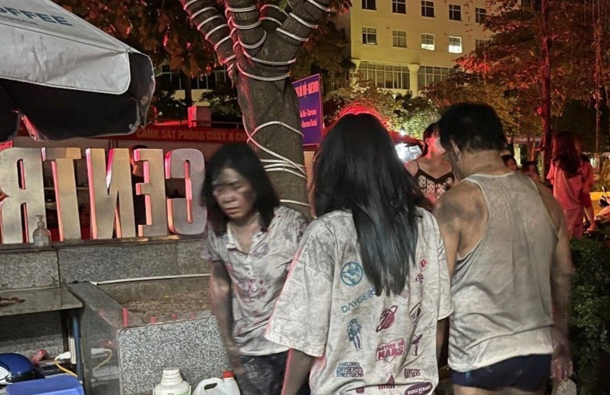 Chay nha ba tang,  ba nguoi mac ket ben trong anh 2