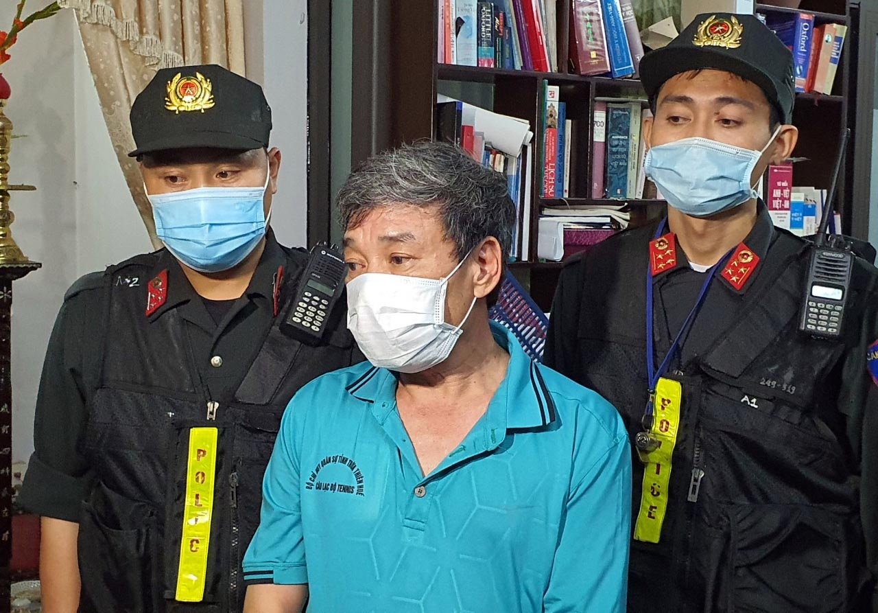 Bat giam doc ban quan ly anh 1