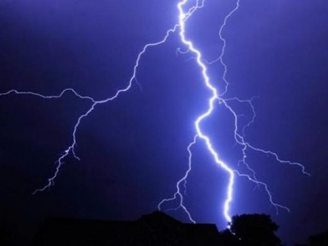 Hai tre em bi set danh chet khi dang ngu hinh anh