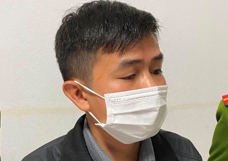 Bat tam giam nhan vien cay xang mua ban trai phep hoa don hinh anh