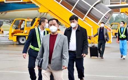 151 hanh khach 'xong dat' Hue bang duong hang khong hinh anh