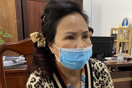 Nguoi phu nu cam dau duong day danh de gan 230 ty hinh anh