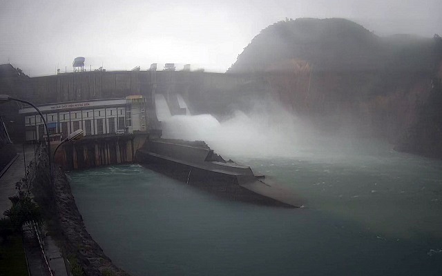 Mua lu chia cat anh 2