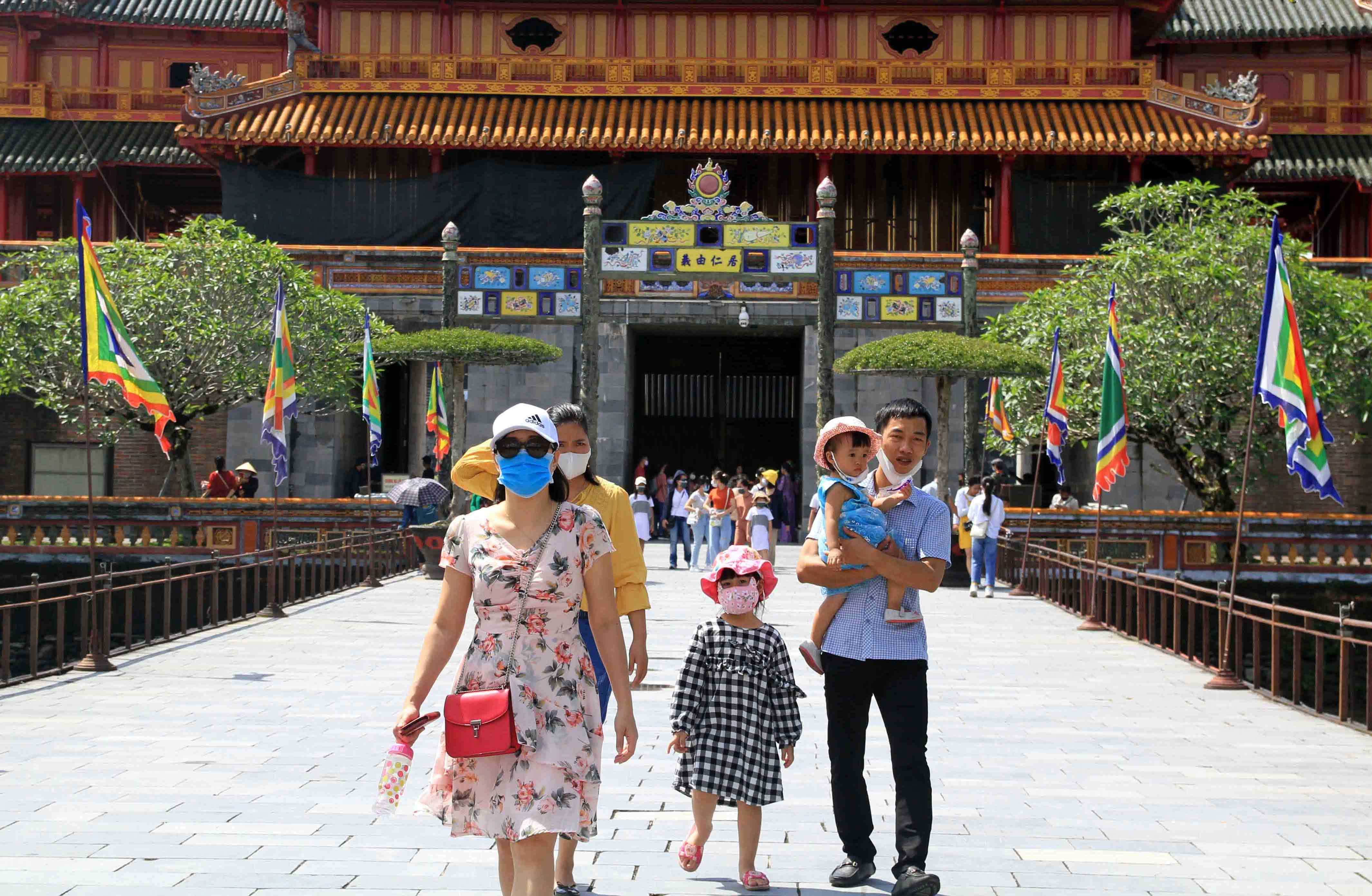 Nhan su du lich anh 1