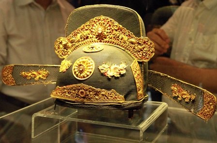 Thua Thien - Hue tiep nhan 2 co vat trieu Nguyen hinh anh