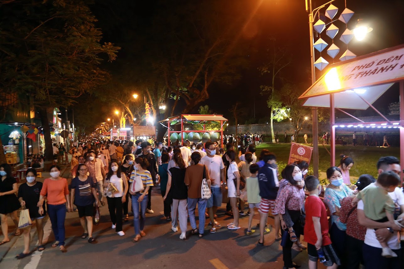 Pho dem Hoang thanh Hue anh 2