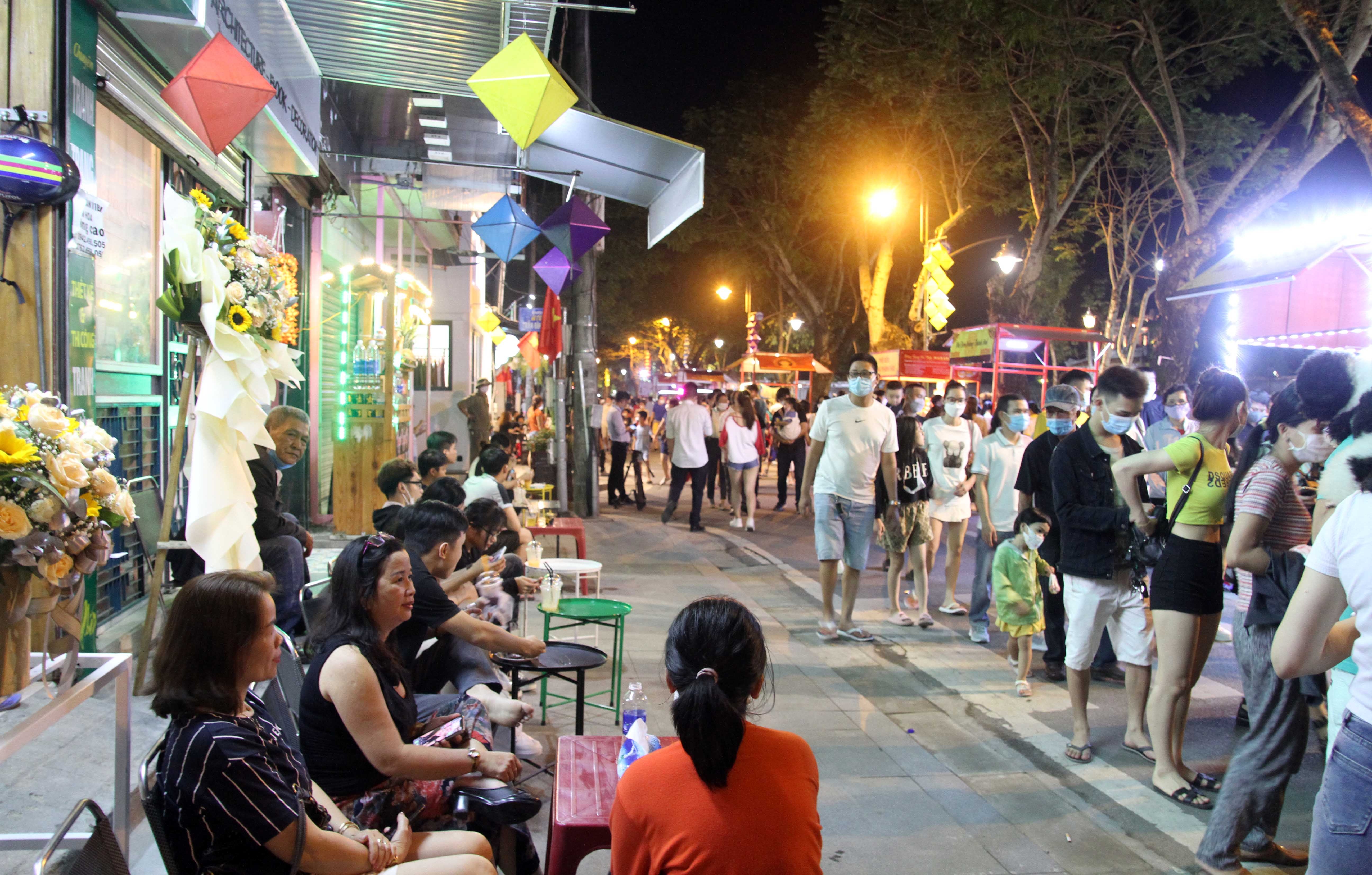 Pho dem Hoang thanh Hue anh 8