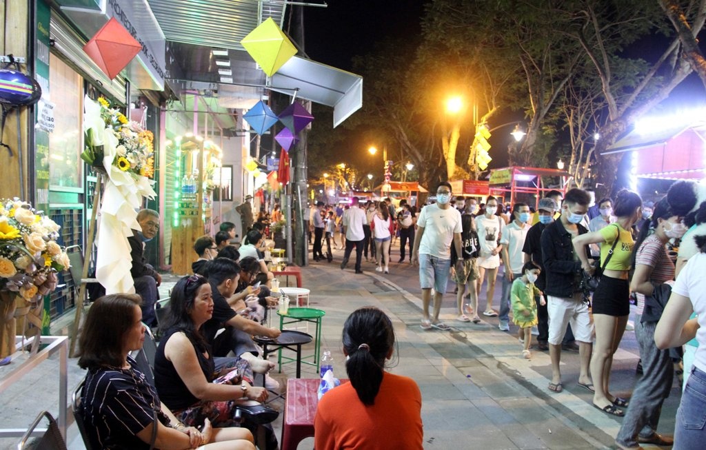 Du lich Hue hoi sinh hinh anh