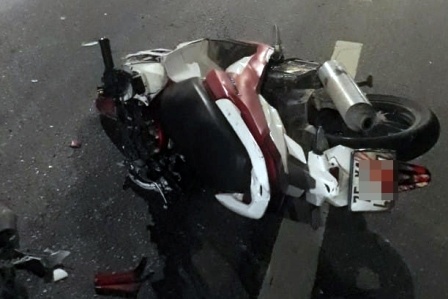 Xe may bi oto tai keo le hang tram met hinh anh