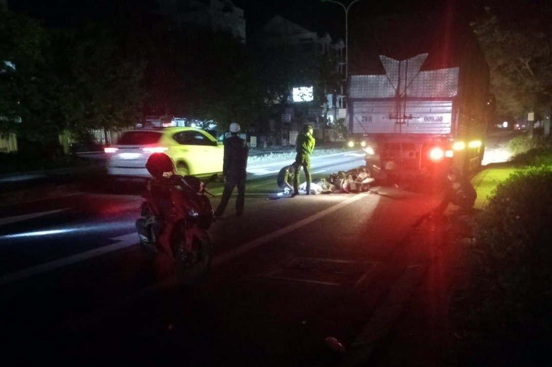 Tong duoi xe tai anh 1