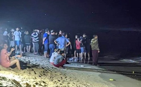 Nam sinh lop 3 chet duoi khi tam bien hinh anh