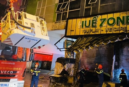 3 nguoi mac ket trong vu hoa hoan o quan Internet hinh anh