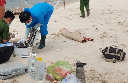 Phat hien thi the ky thuat vien cong trinh o bo bien hinh anh