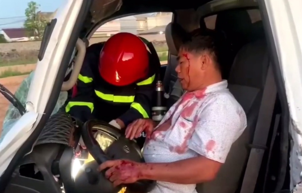 Tai xe mac ket anh 2