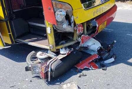 Xe may bi oto khach nghien nat, mot nguoi phu nu tu vong hinh anh