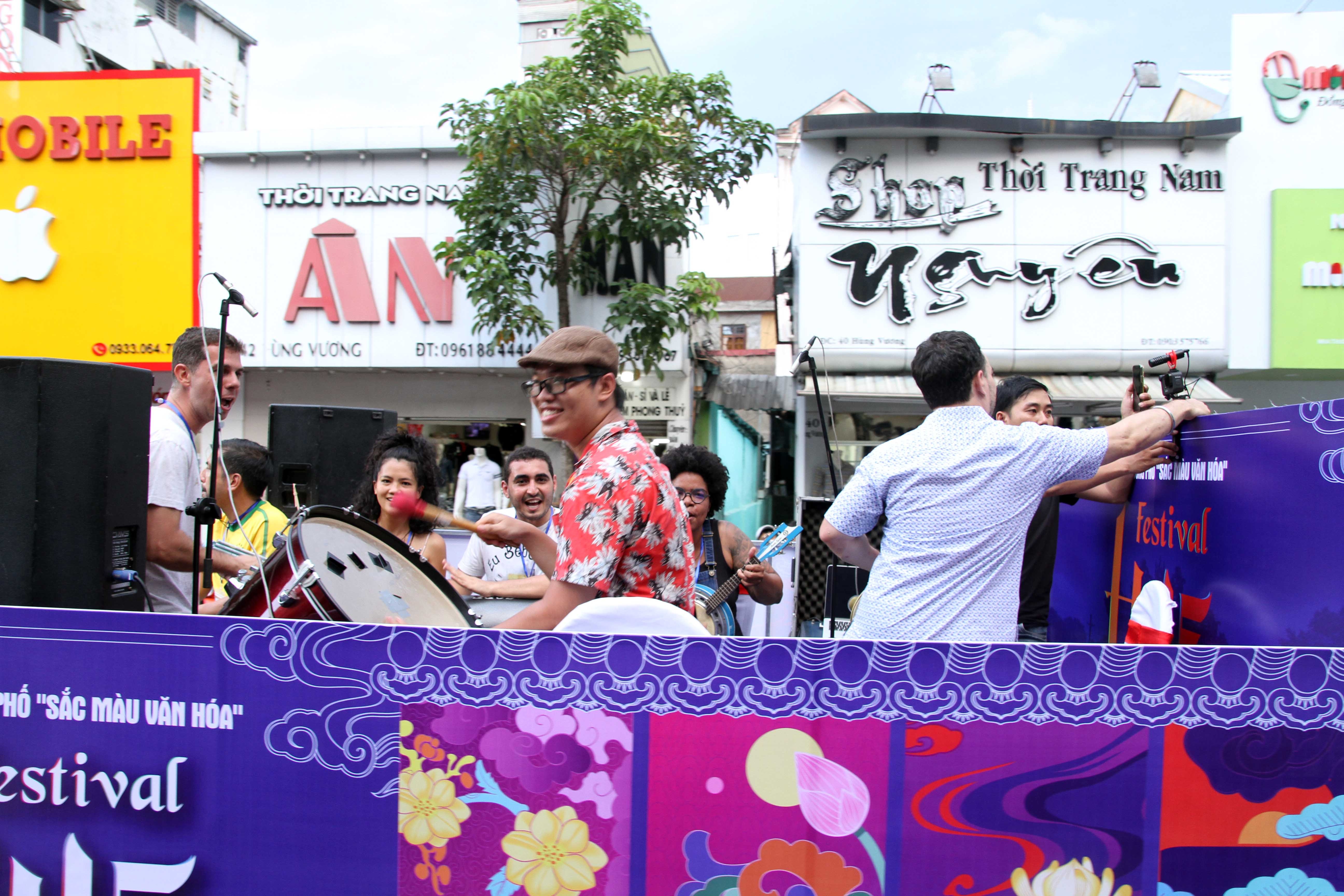 Le hoi duong pho anh 10