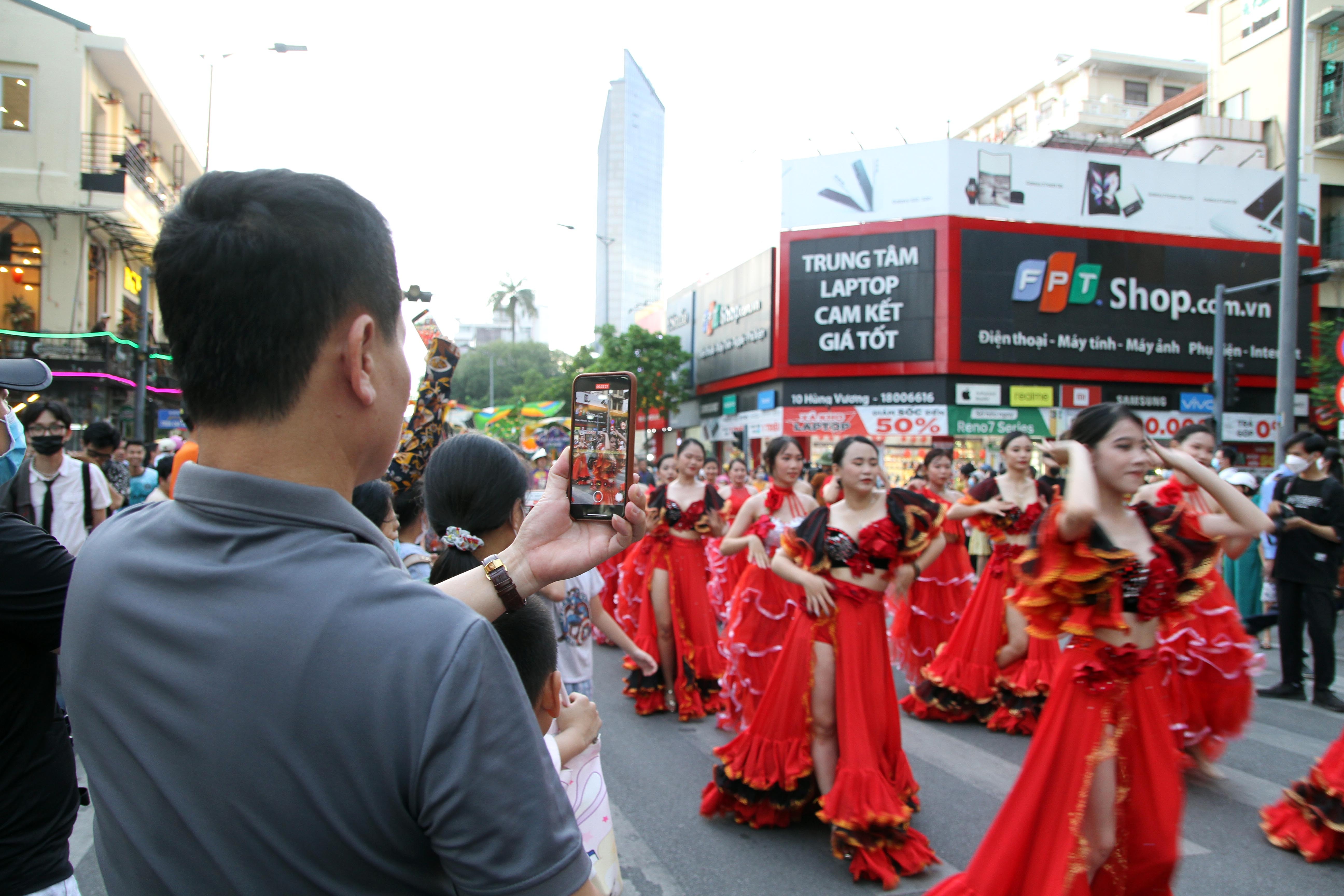 Le hoi duong pho anh 11