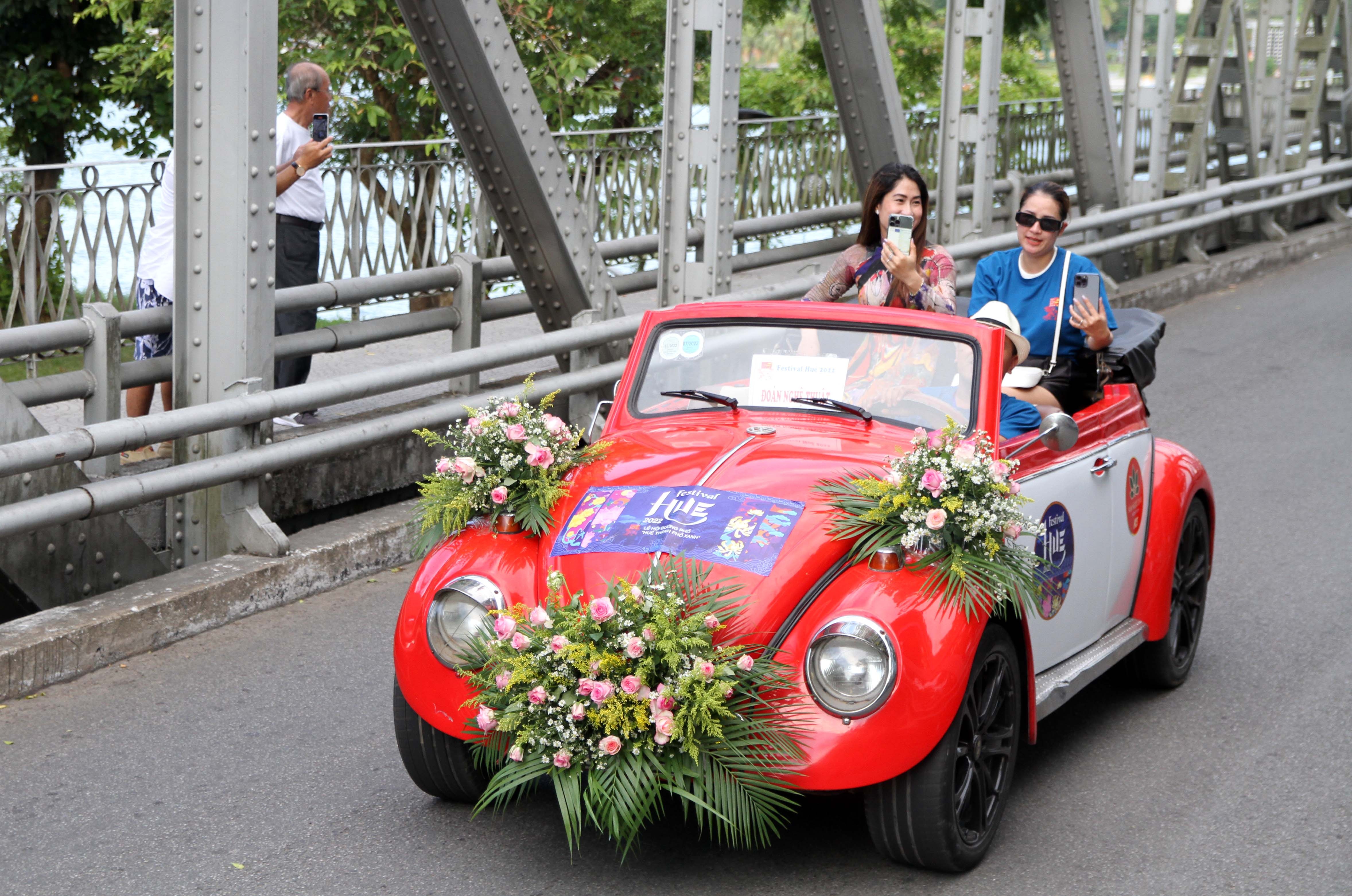 Dieu hanh xe co anh 8