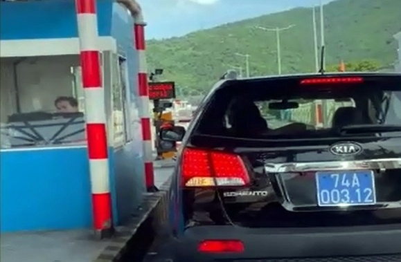 Dien bien moi vu xe bien xanh di vieng dam ma, khong nop phi BOT hinh anh