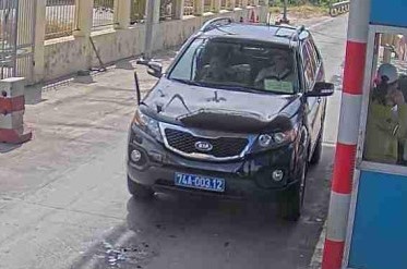 Chi cuc pho ly giai viec xe bien xanh qua tram BOT khong nop phi hinh anh