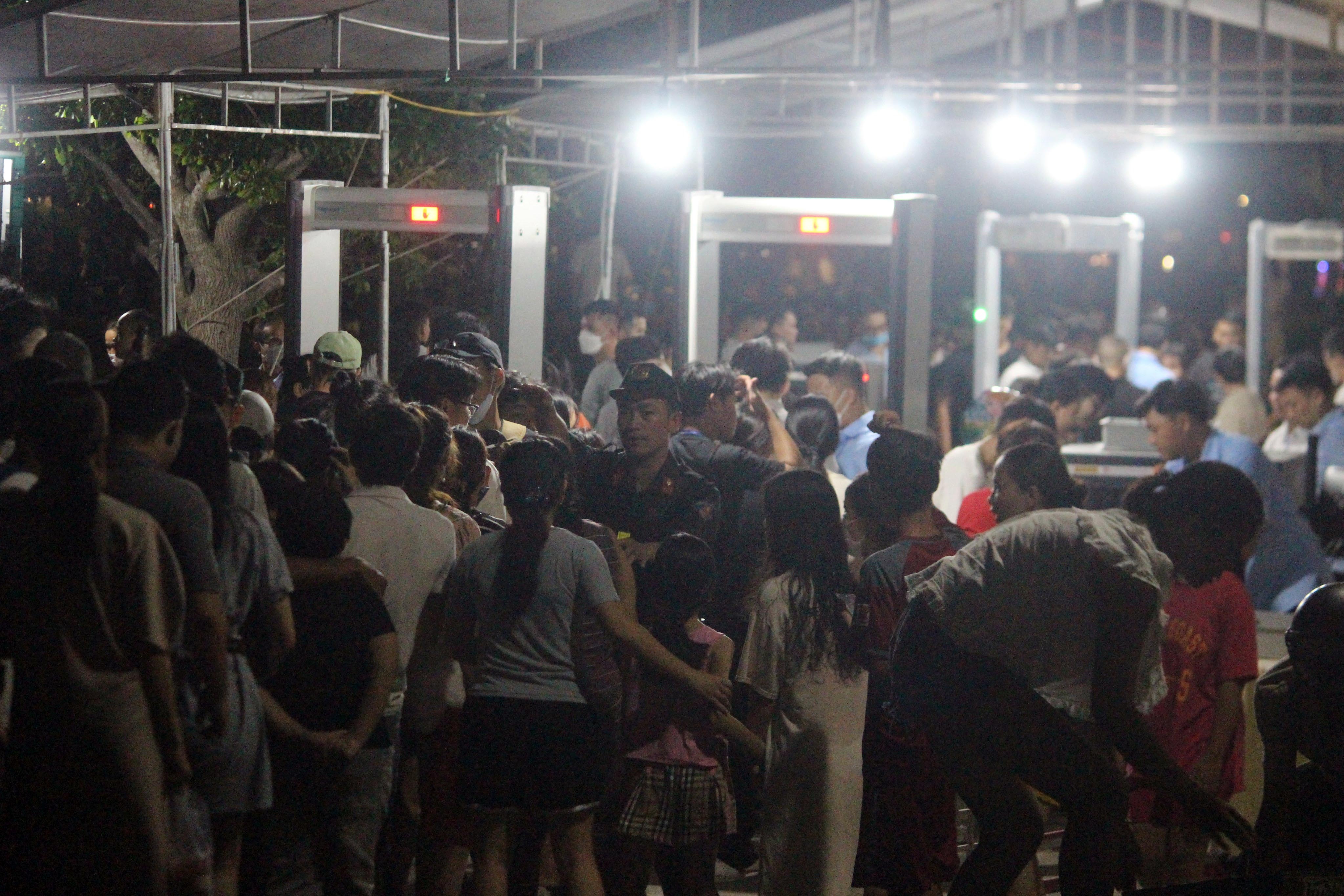 Dem tiec cua sac mau anh 3