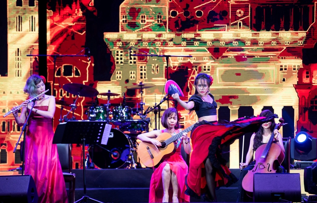 Dem tiec cua sac mau anh 6