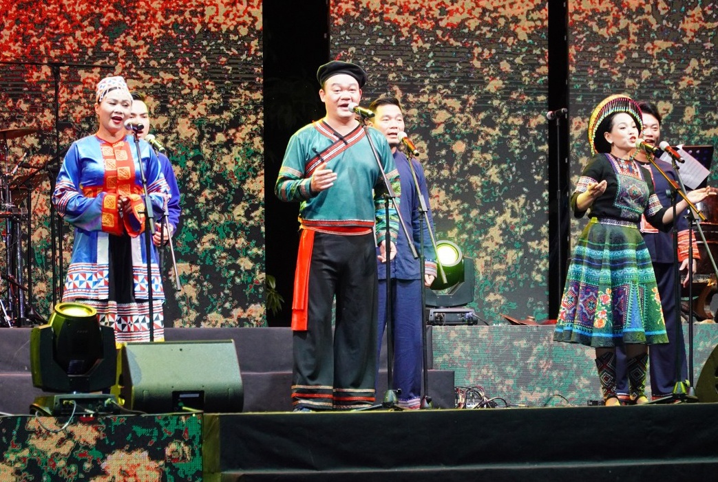 Dem tiec cua sac mau anh 7