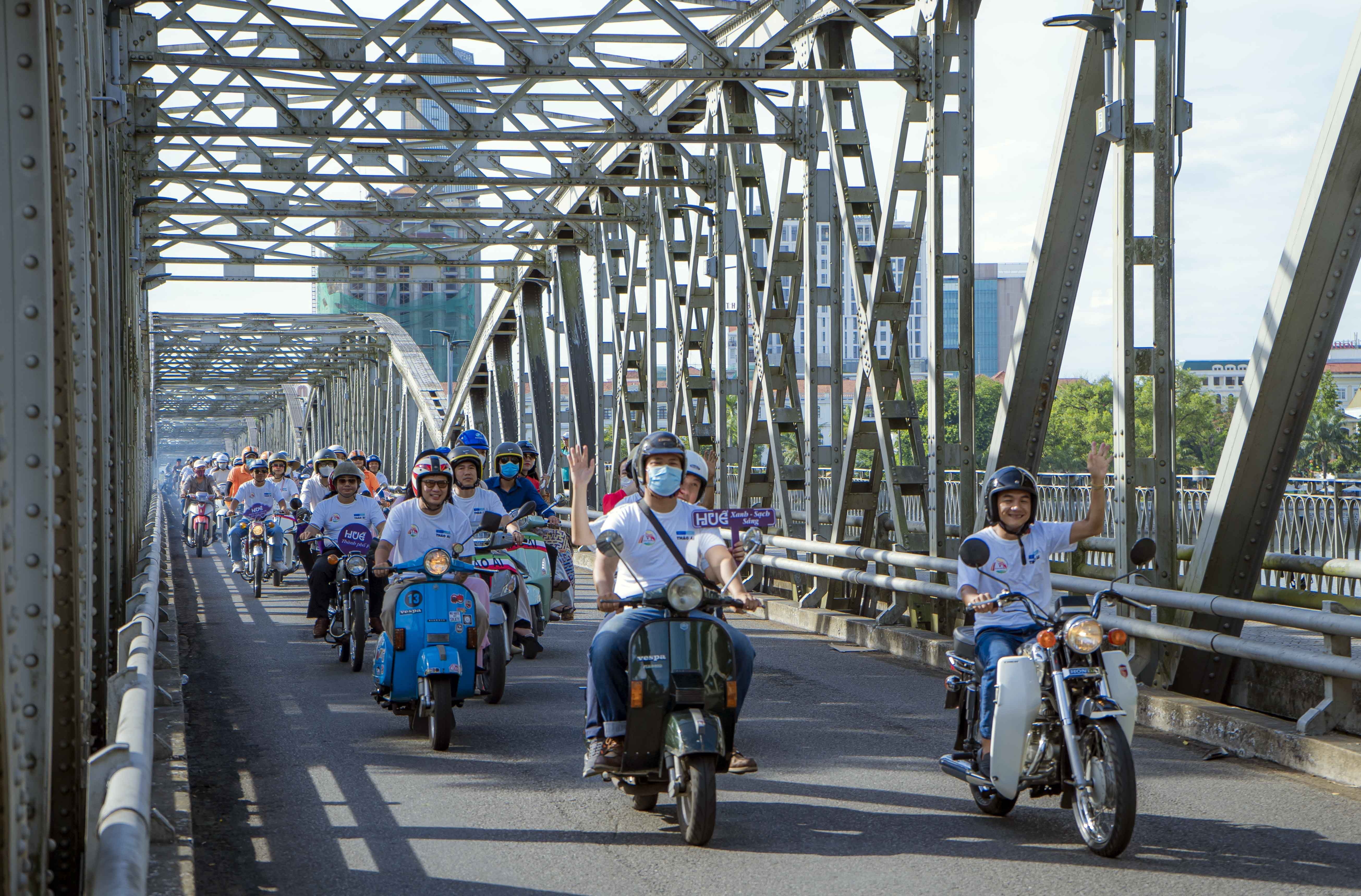 Dieu hanh Vespa co anh 5