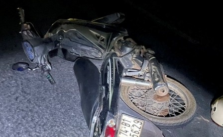 Tong oto do ven duong, nguoi dan ong tu vong tai cho hinh anh