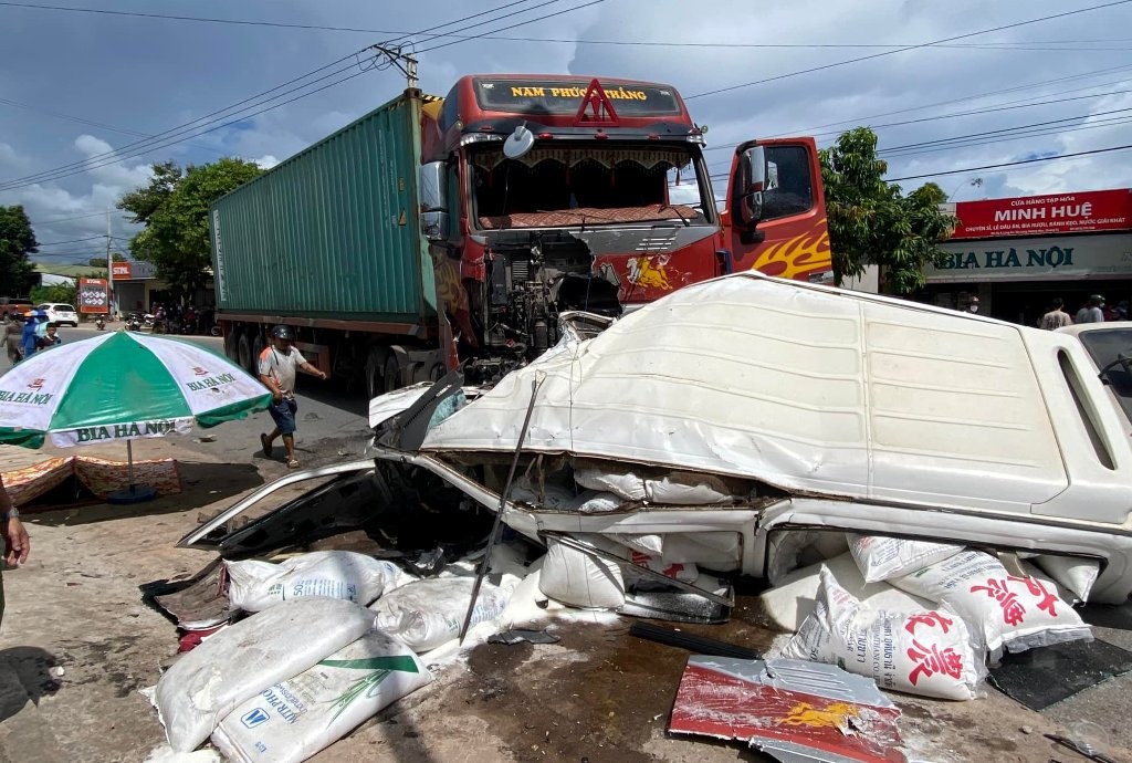 Mac ket trong cabin anh 1