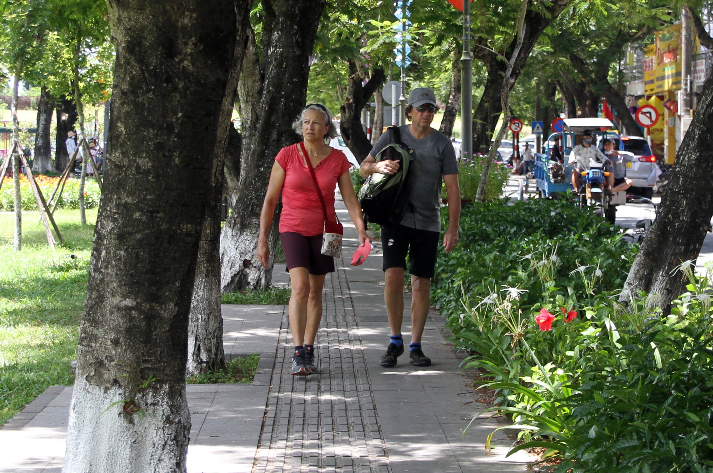 Khach tang manh anh 2