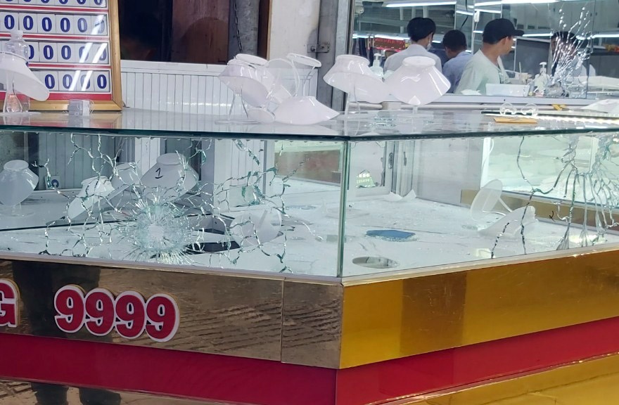 Vu cuop tiem vang o Hue: 8 nguoi tra lai vang da nhat hinh anh