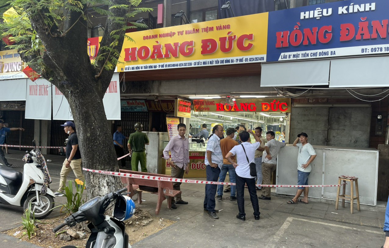 Cop tiem vang o Hue anh 1