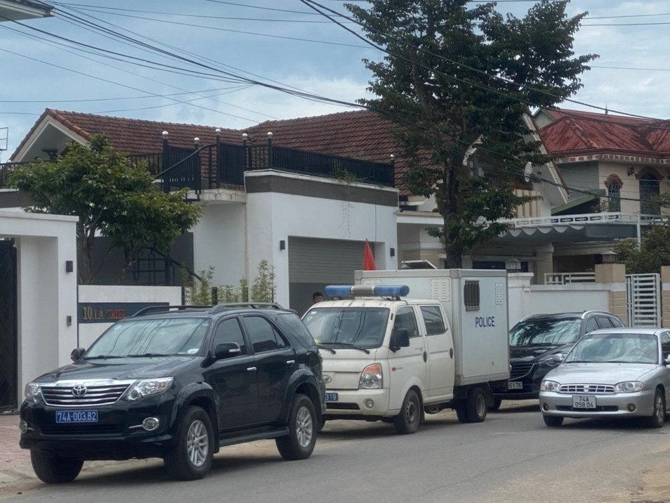 Lua dao vay tien anh 2