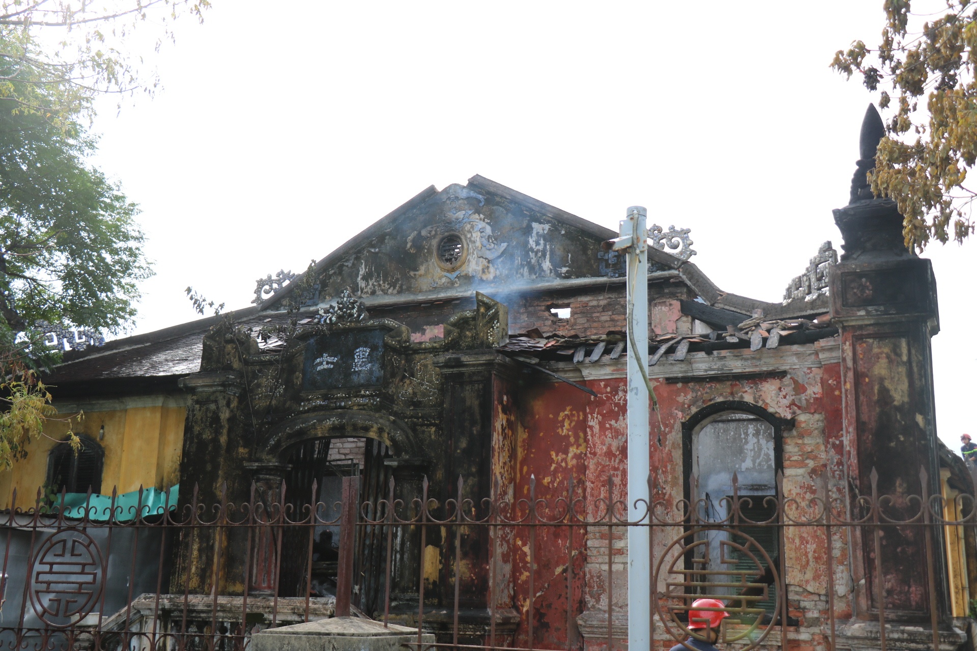 Chay bao tang lich su anh 8