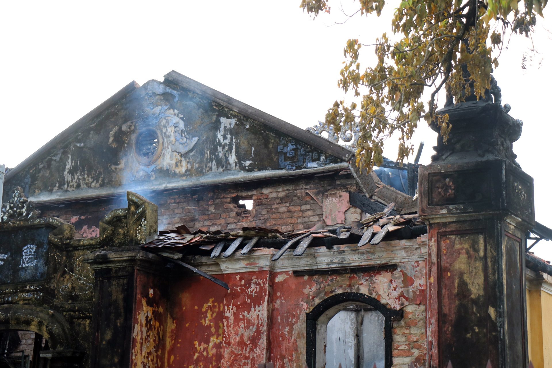 Chay bao tang lich su anh 5