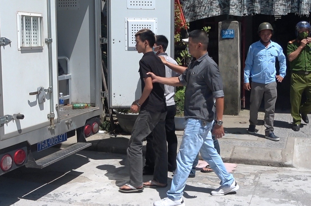 Hai nhom Hon chien anh 1