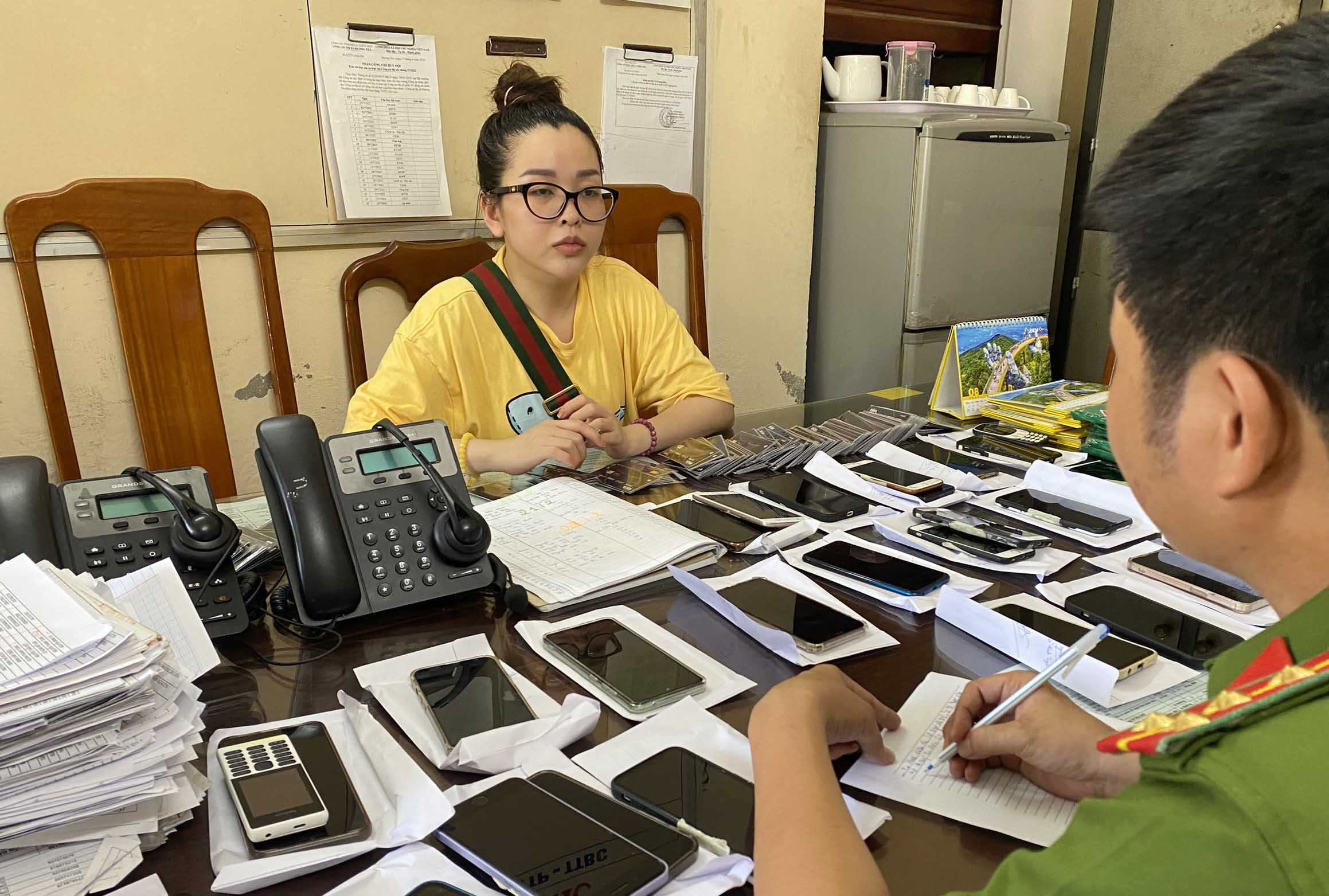 Gia nhan vien ngan hang anh 1