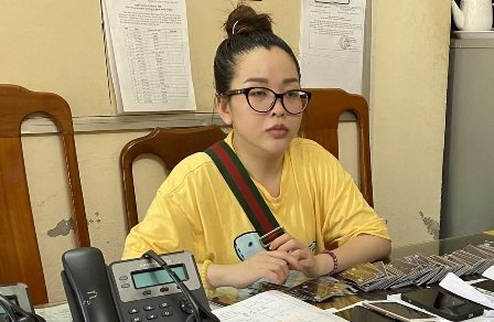 Gia nhan vien ngan hang lua cho vay von de chiem doat tien hinh anh