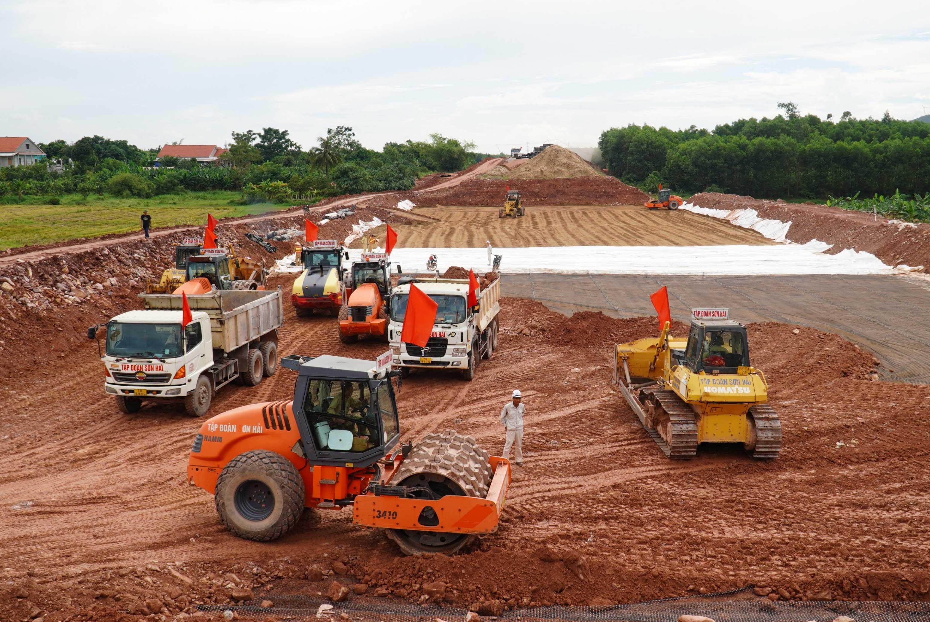 Pho thu tuong yeu cau cac don vi giu loi hua khi xay cao toc Bac - Nam hinh anh