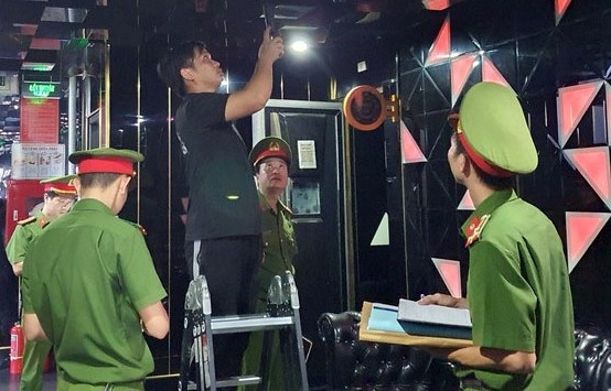 4 quan bar, karaoke o Hue bi tam dinh chi hoat dong hinh anh
