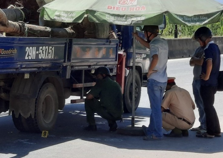 Tren duong tu Quang Nam ra Hue nhap hoc, nu sinh gap nan tu vong hinh anh