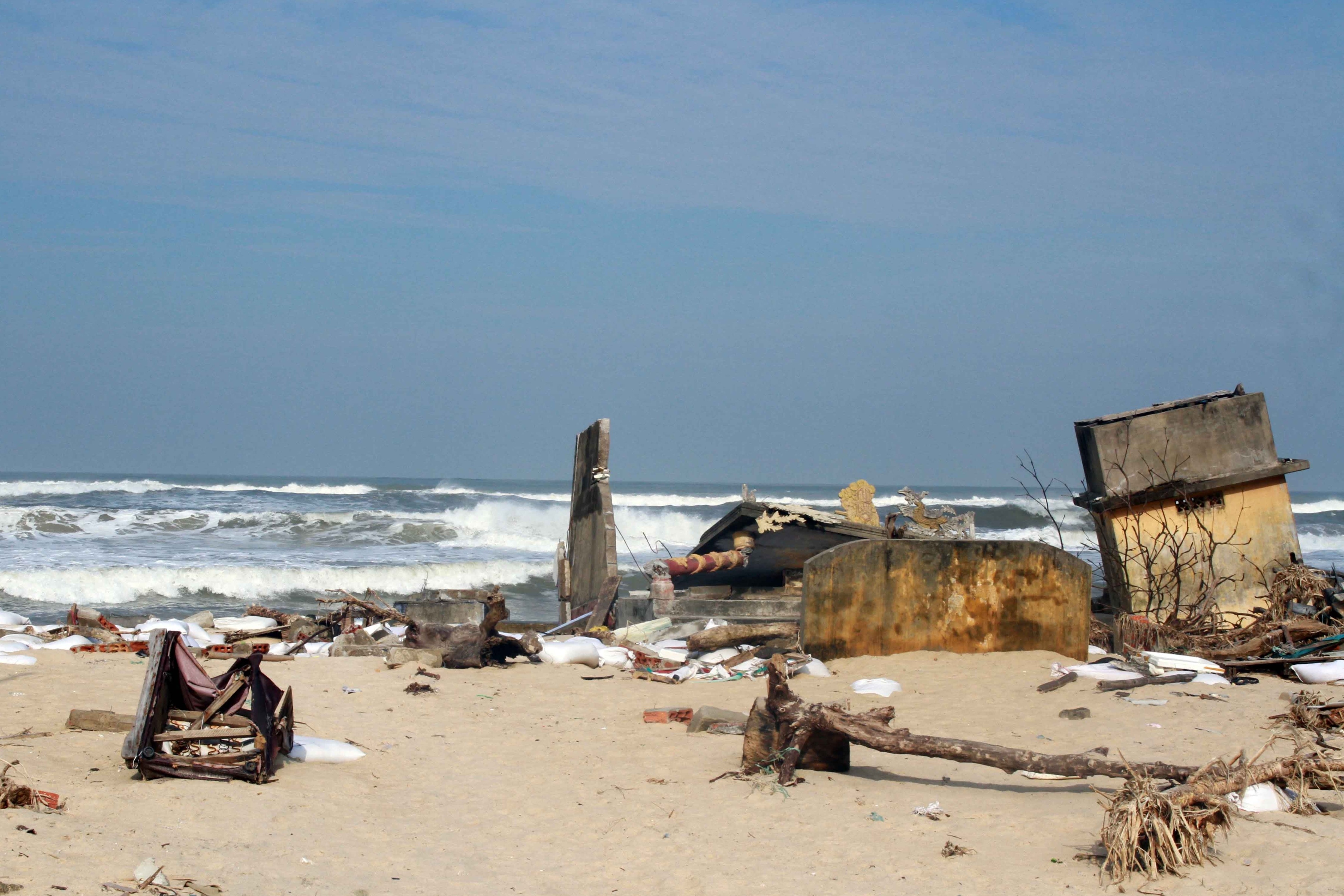 Hue va Quang Tri keu goi hang nghin tau thuyen ve tranh bao Noru hinh anh