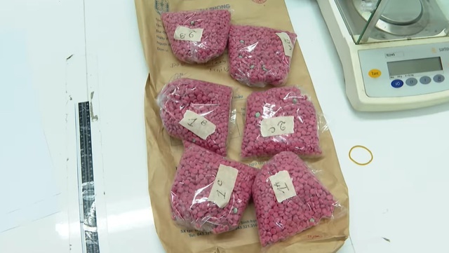 Nguoi dan ong van chuyen 1,2 kg ma tuy tu Lao Bao ve Hue hinh anh