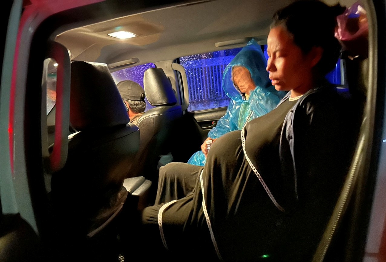 Lu dang trong dem anh 9