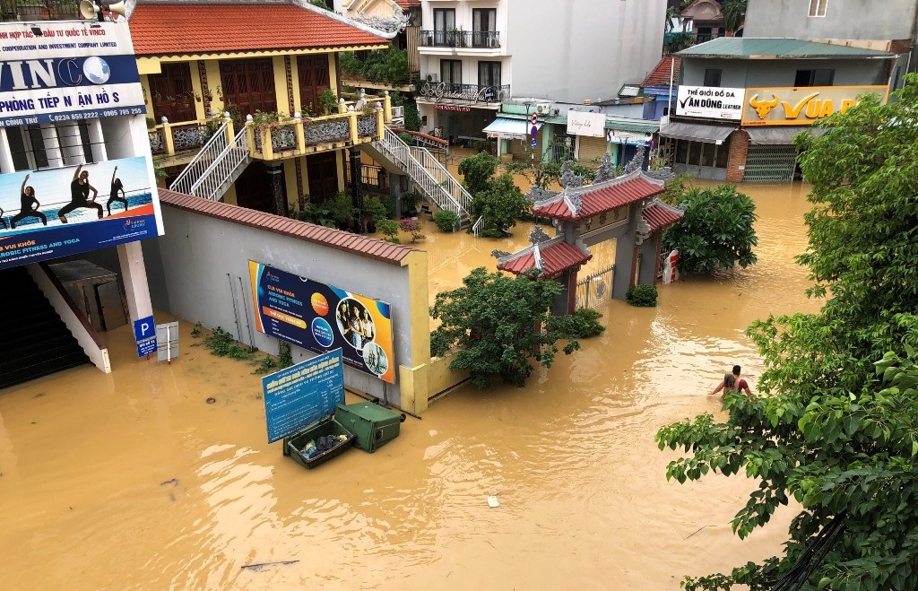 Lu dang trong dem anh 2