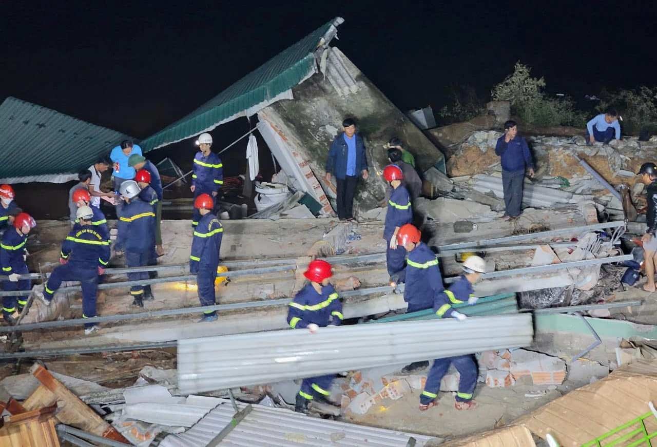 Khan truong so tan cac ho dan khu vuc sat lo o Quang Tri hinh anh