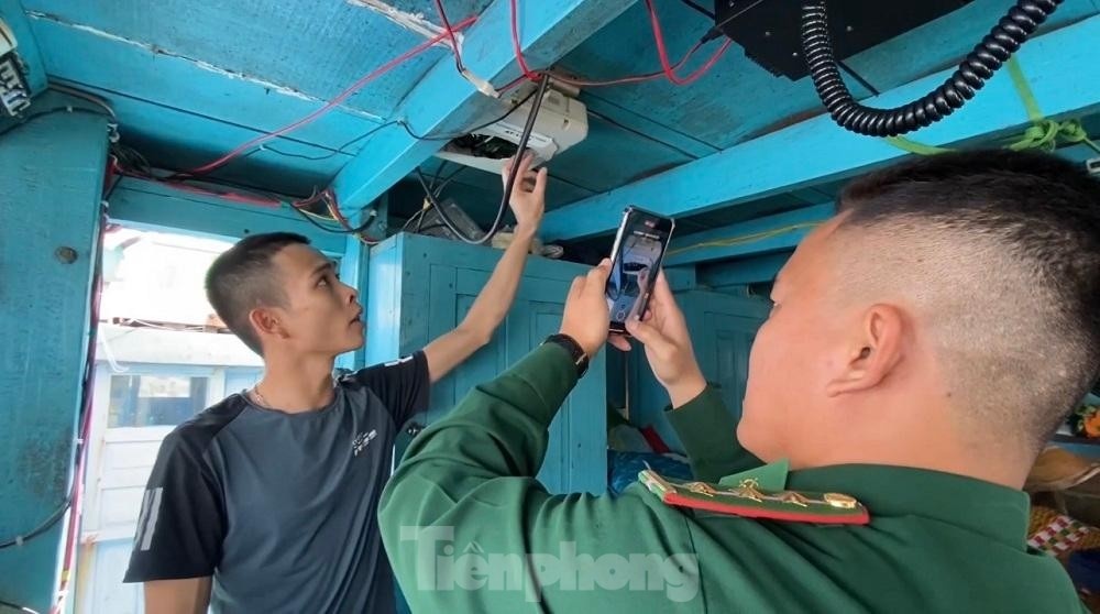 Set danh trung tau ca, 15 ngu dan may man thoat nan hinh anh