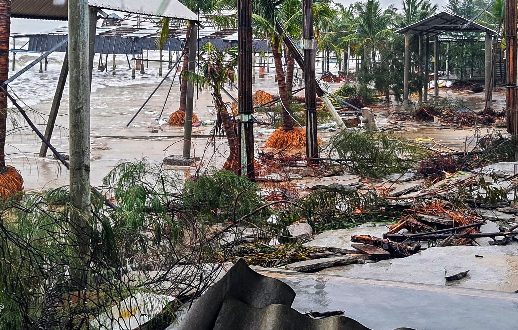 Sat lo bo bien Hue anh 1