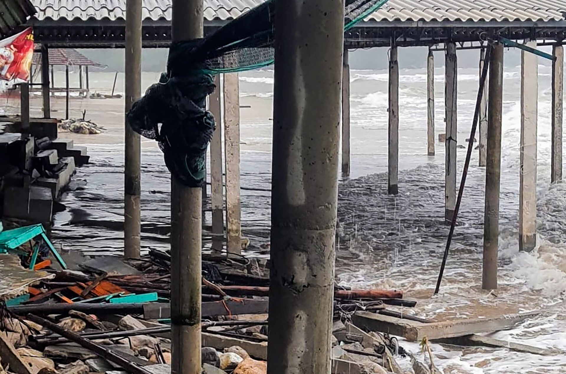 Sat lo bo bien Hue anh 2